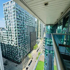 https://apt-modern-stylish-2bed-2bath-canary-wharf.cambridgehotelsuk.com